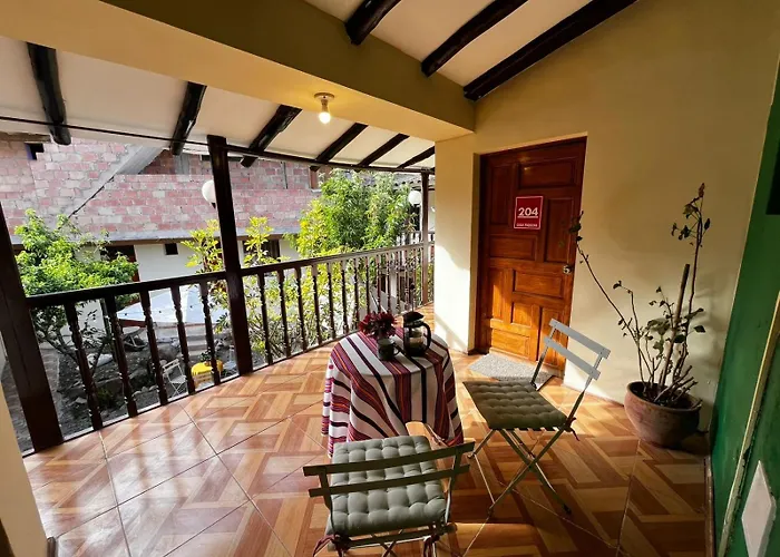 Casa Paqocha - & Garden - Hot Water & Shared Kitchen - Long - Close To Train Habitación en casa particular