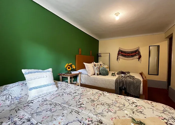 Casa Paqocha - & Garden - Hot Water & Shared Kitchen - Long - Close To Train Habitación en casa particular