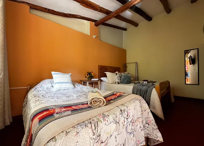 Casa Paqocha - & Garden - Hot Water & Shared Kitchen - Long - Close To Train Habitación en casa particular