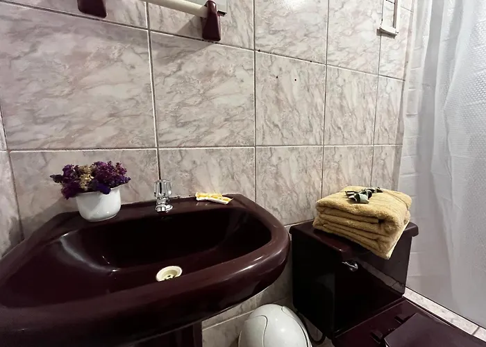 Casa Paqocha - & Garden - Hot Water & Shared Kitchen - Long - Close To Train *