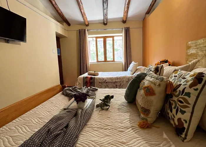 Casa Paqocha - & Garden - Hot Water & Shared Kitchen - Long - Close To Train *