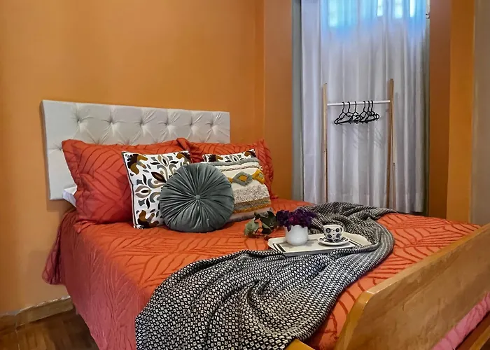 Casa Paqocha - & Garden - Hot Water & Shared Kitchen - Long - Close To Train Habitación en casa particular *