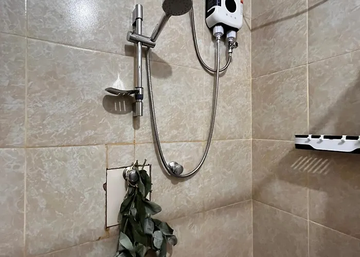 Casa Paqocha - & Garden - Hot Water & Shared Kitchen - Long - Close To Train Habitación en casa particular *