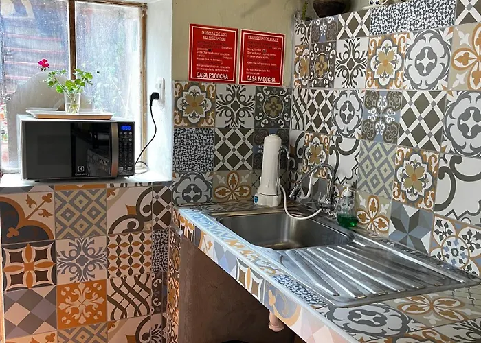 Casa Paqocha - & Garden - Hot Water & Shared Kitchen - Long - Close To Train Habitación en casa particular *