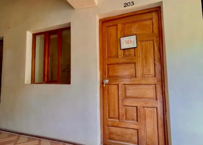 Casa Paqocha - & Garden - Hot Water & Shared Kitchen - Long - Close To Train *
